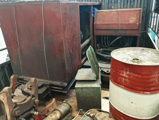 近期天井鉆機(jī)施工設(shè)備運(yùn)輸現(xiàn)場